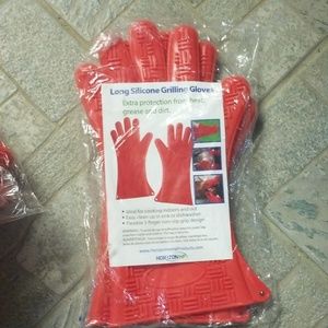 NWT Silicone Gloves